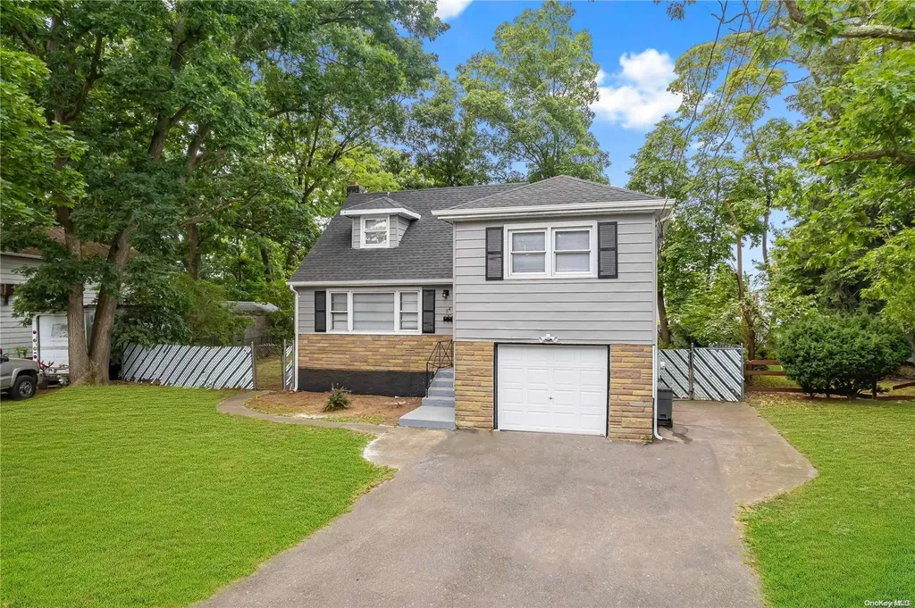 54 Hausch Boulevard Roosevelt NY 11575