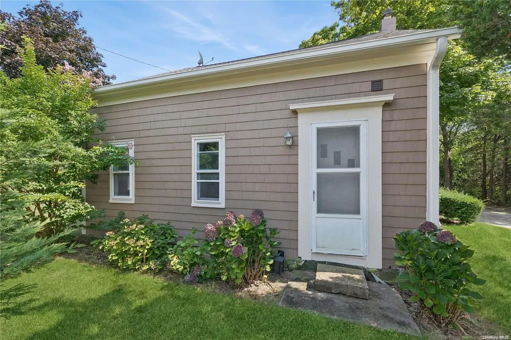2700 Main Road Laurel NY 11948
