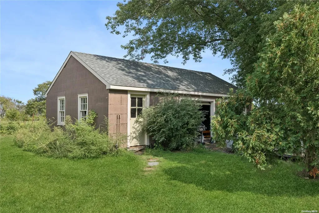 2700 Main Road Laurel NY 11948