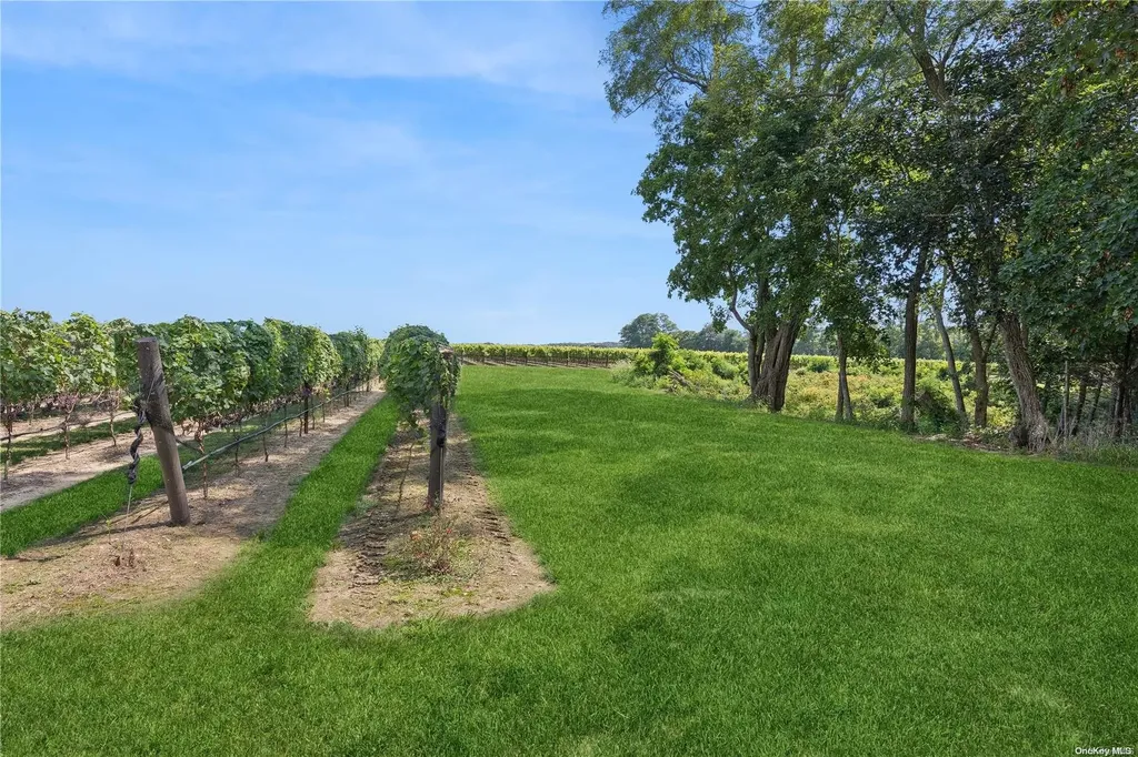 2700 Main Road Laurel NY 11948