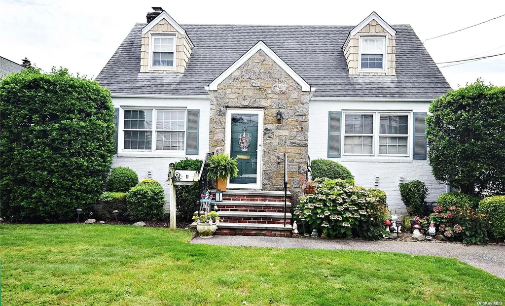11 Dorothy Place Lynbrook NY 11563