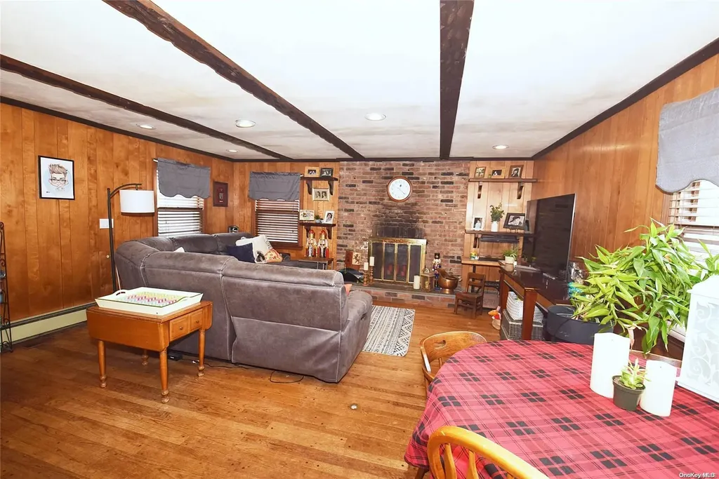 11 Dorothy Place Lynbrook NY 11563