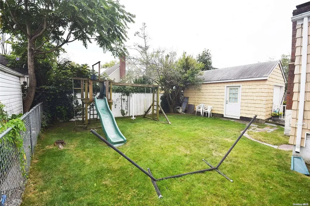11 Dorothy Place Lynbrook NY 11563