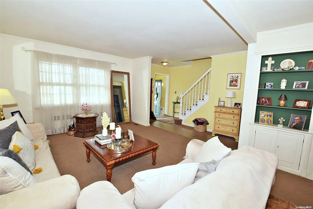 11 Dorothy Place Lynbrook NY 11563