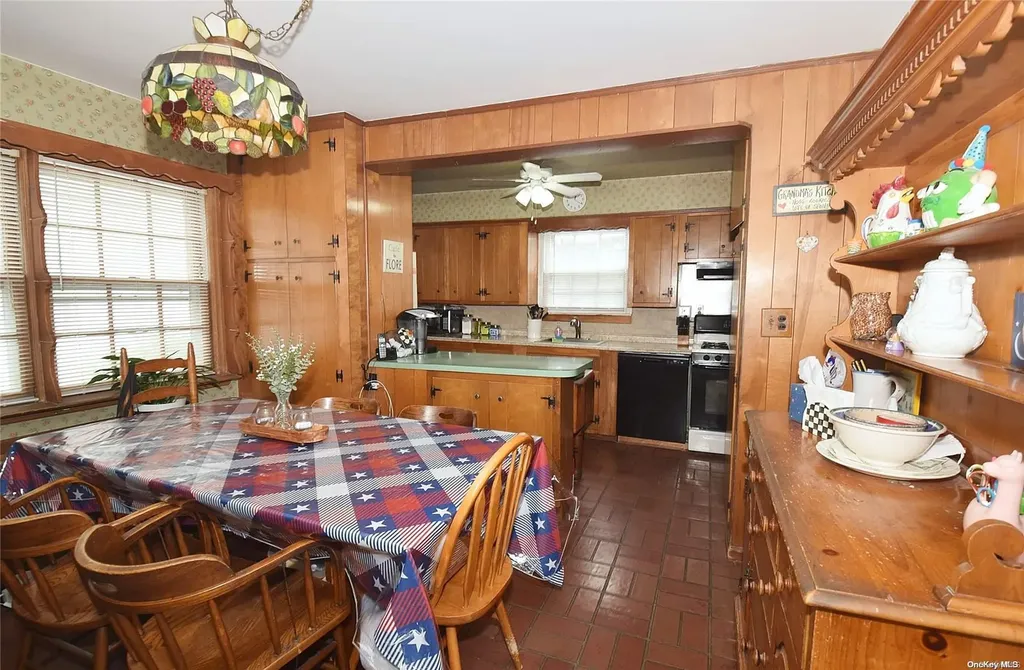 11 Dorothy Place Lynbrook NY 11563
