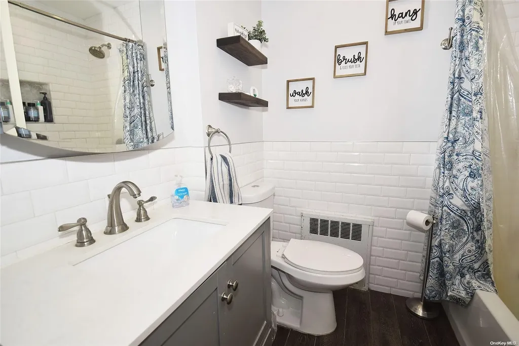11 Dorothy Place Lynbrook NY 11563