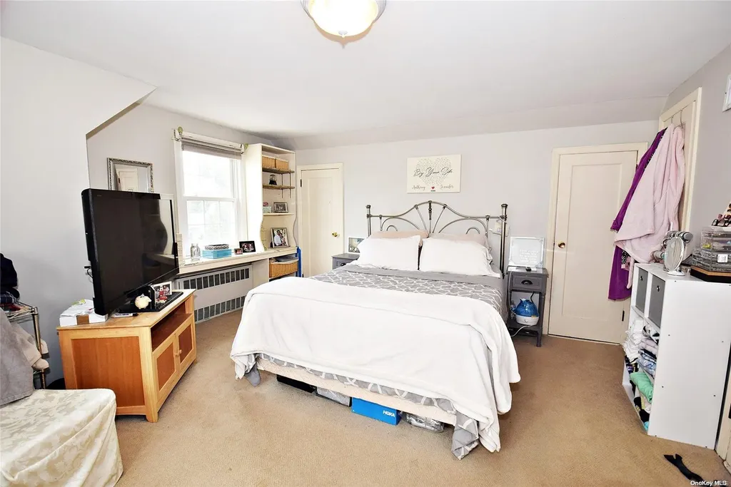 11 Dorothy Place Lynbrook NY 11563