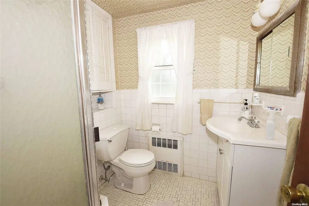 11 Dorothy Place Lynbrook NY 11563