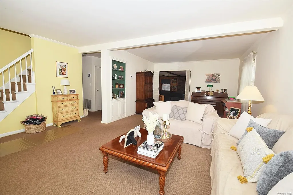 11 Dorothy Place Lynbrook NY 11563