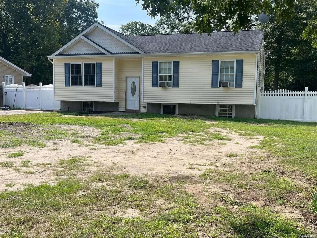 72 Norfleet Lane Coram NY 11727
