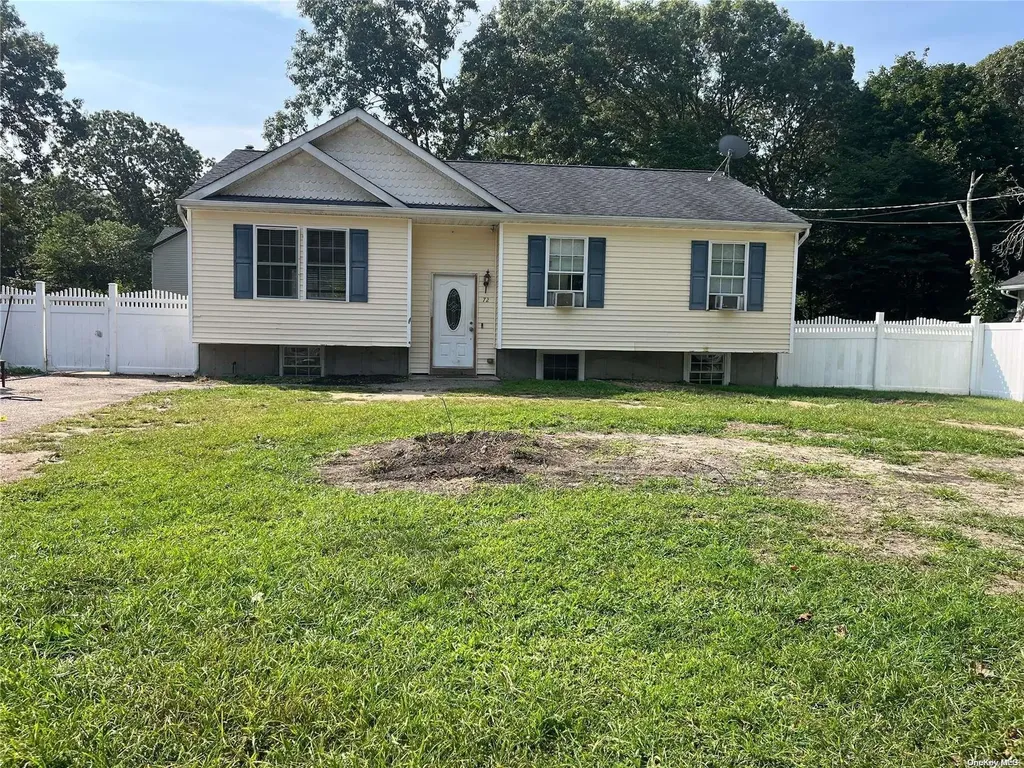 72 Norfleet Lane Coram NY 11727