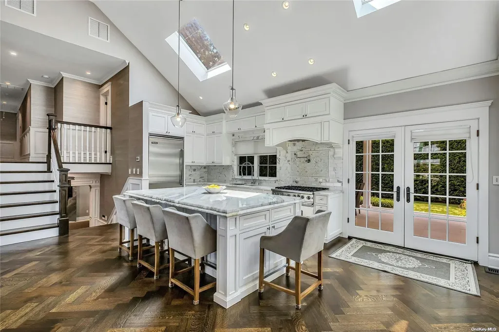 33 Harwood Drive E Glen Cove NY 11542