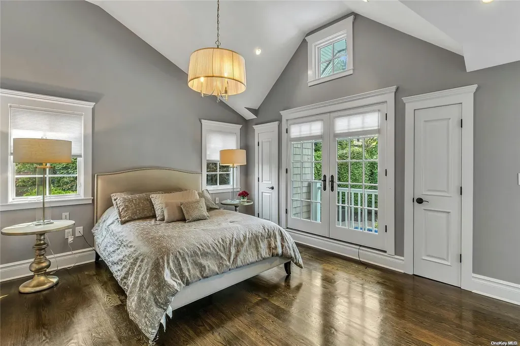 33 Harwood Drive E Glen Cove NY 11542