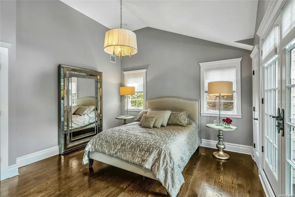 33 Harwood Drive E Glen Cove NY 11542