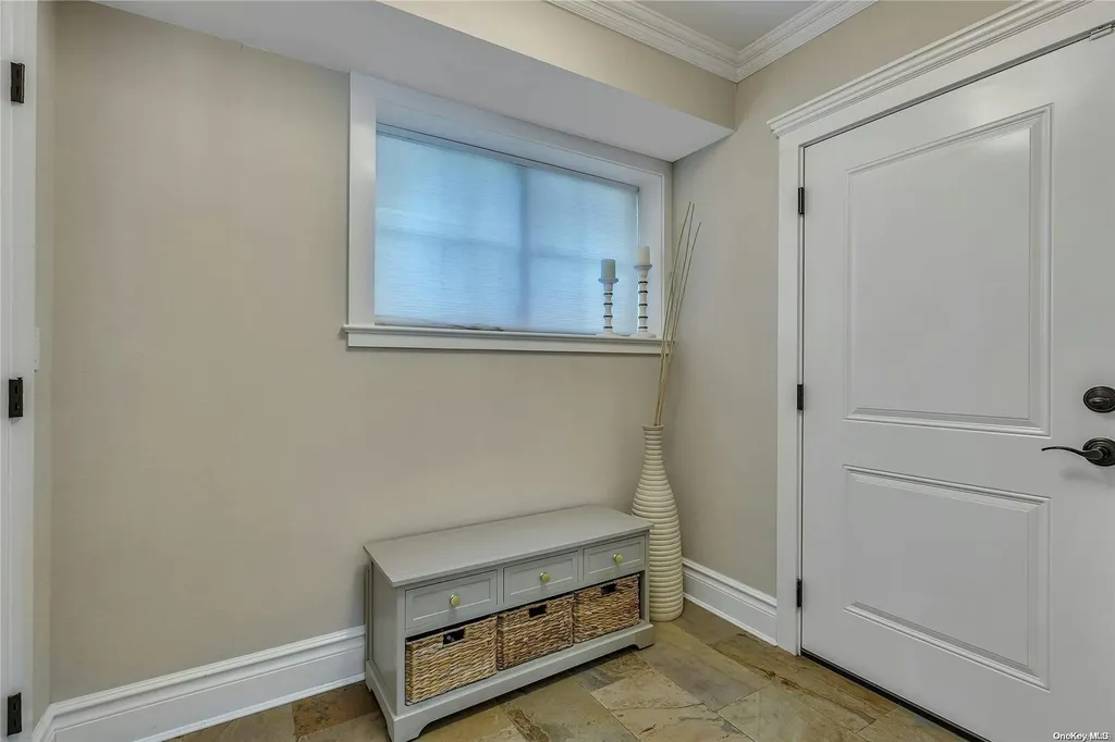 33 Harwood Drive E Glen Cove NY 11542