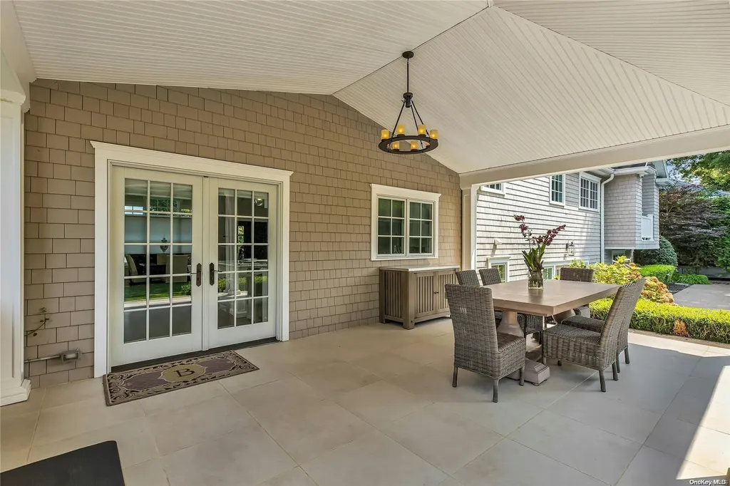 33 Harwood Drive E Glen Cove NY 11542
