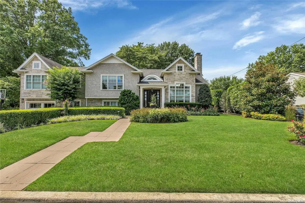 33 Harwood Drive E Glen Cove NY 11542