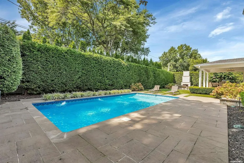 33 Harwood Drive E Glen Cove NY 11542