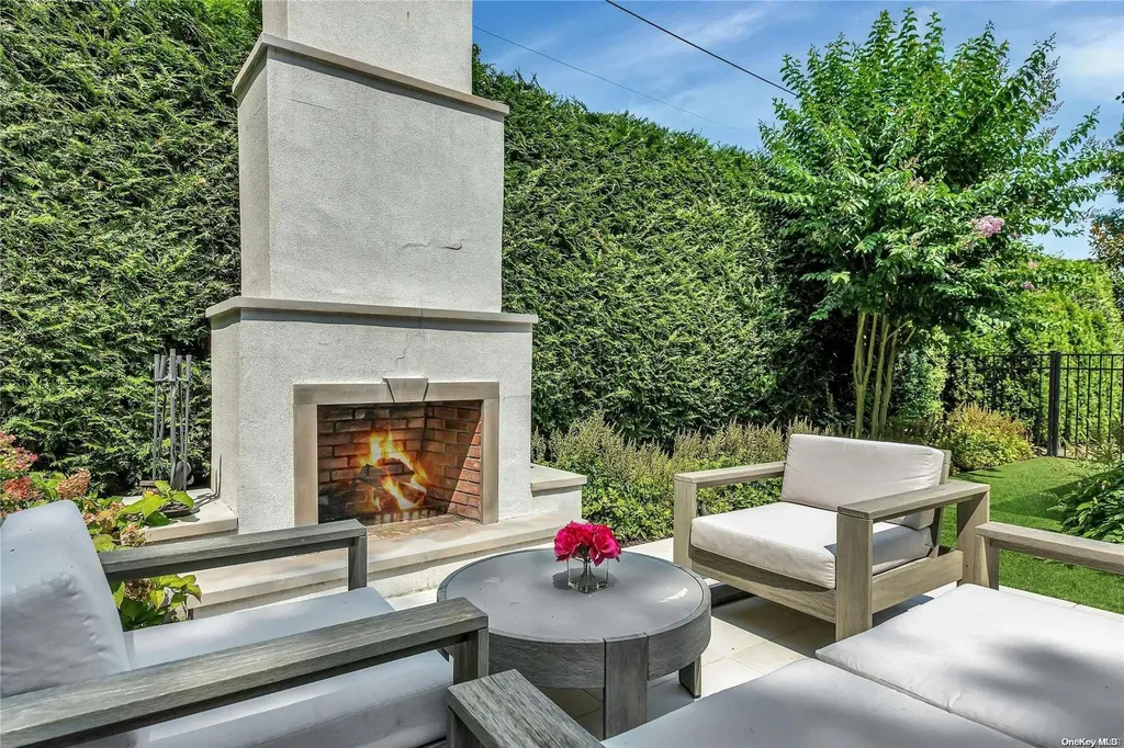 33 Harwood Drive E Glen Cove NY 11542