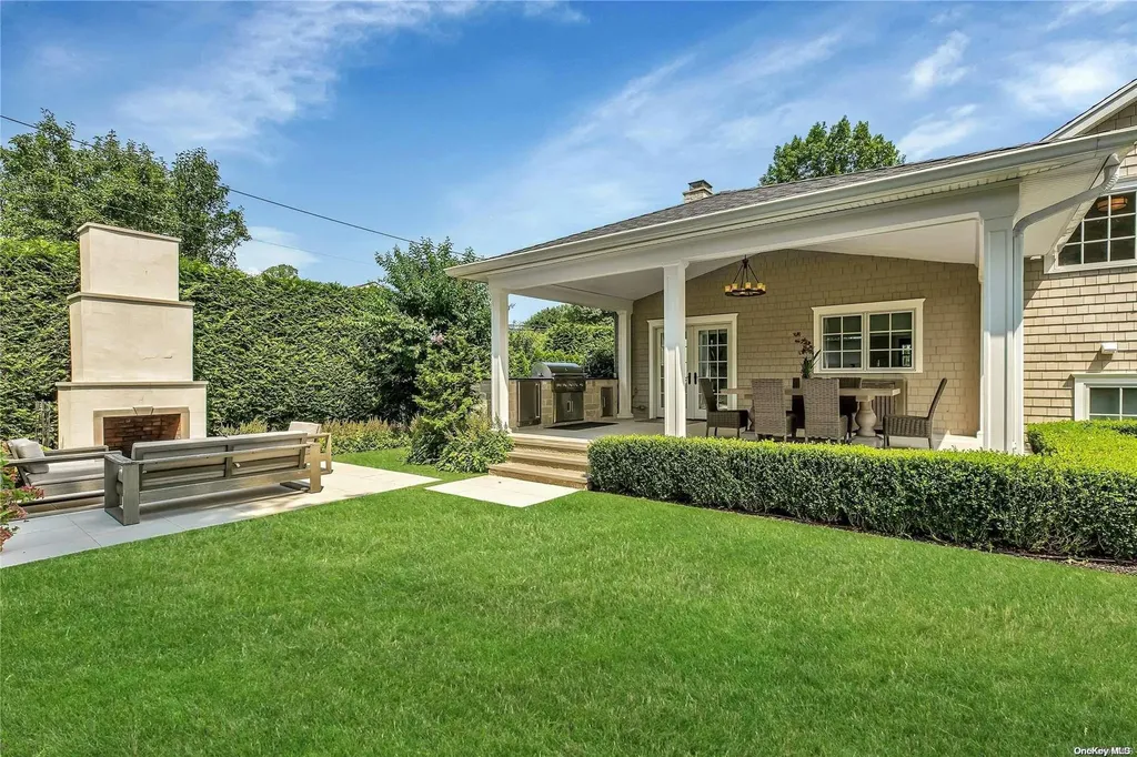 33 Harwood Drive E Glen Cove NY 11542