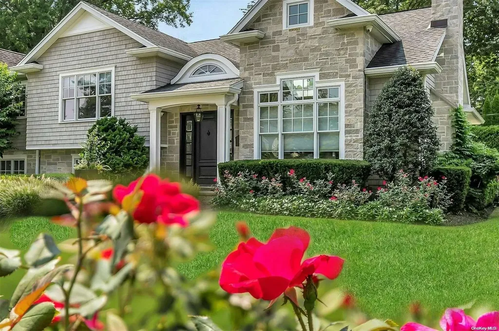 33 Harwood Drive E Glen Cove NY 11542