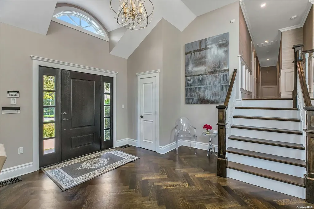 33 Harwood Drive E Glen Cove NY 11542