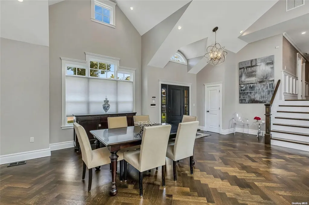 33 Harwood Drive E Glen Cove NY 11542