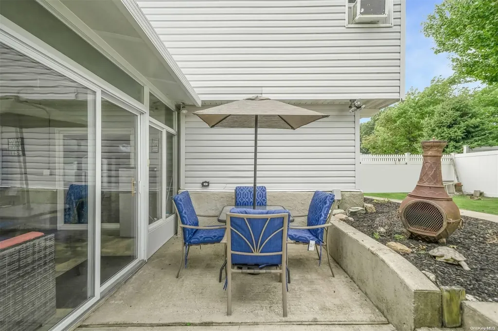 21 Norwalk Lane Selden NY 11784