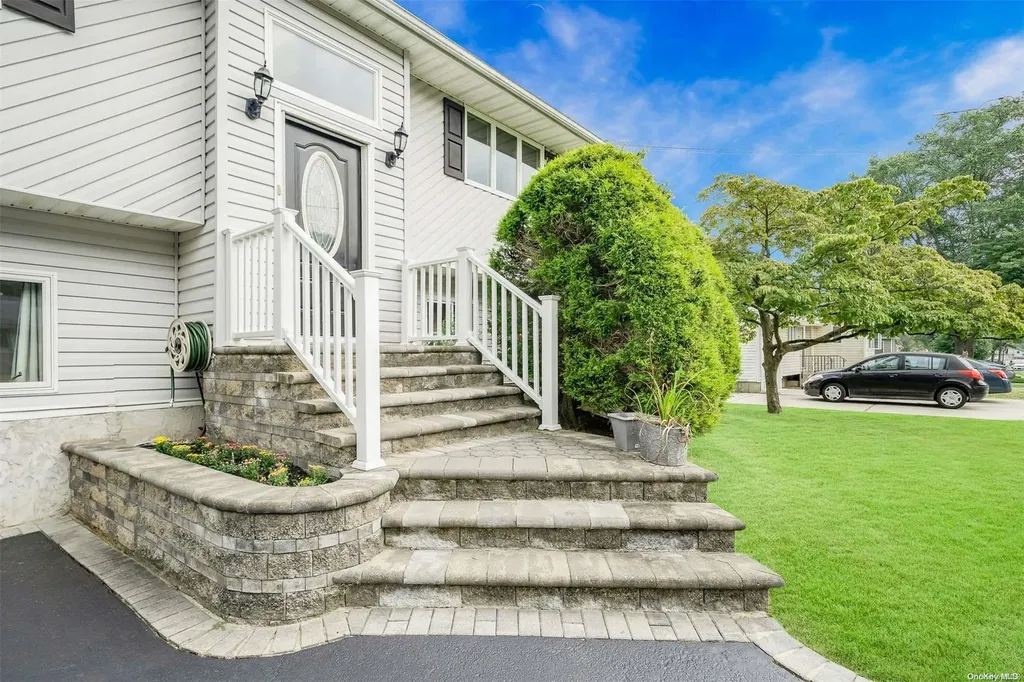 21 Norwalk Lane Selden NY 11784