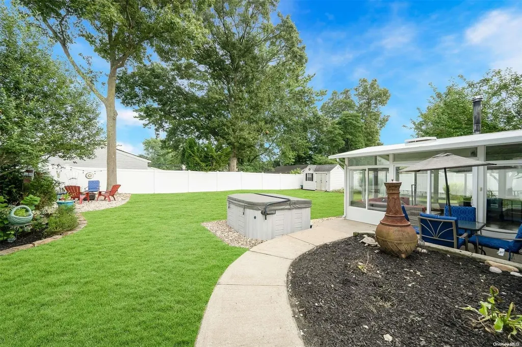 21 Norwalk Lane Selden NY 11784