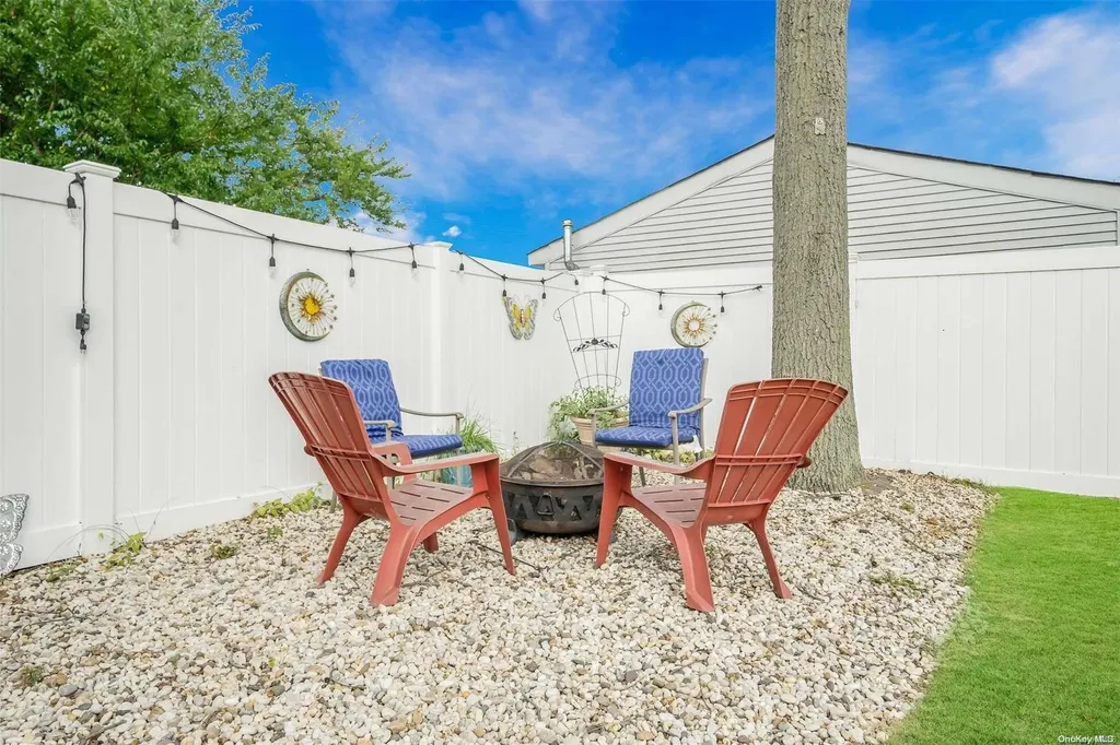 21 Norwalk Lane Selden NY 11784