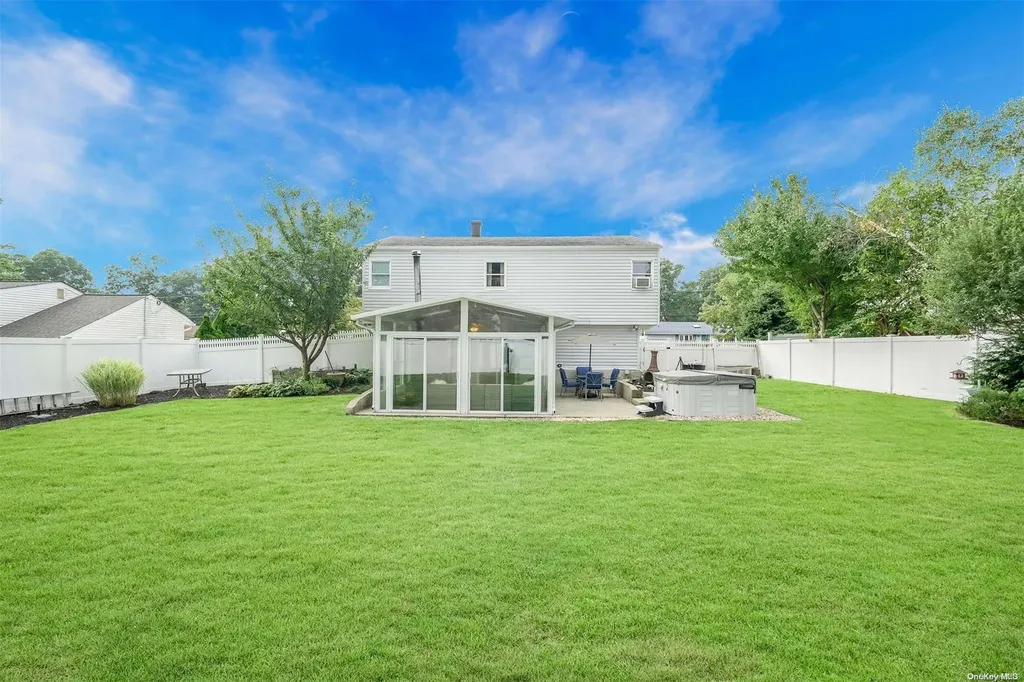 21 Norwalk Lane Selden NY 11784