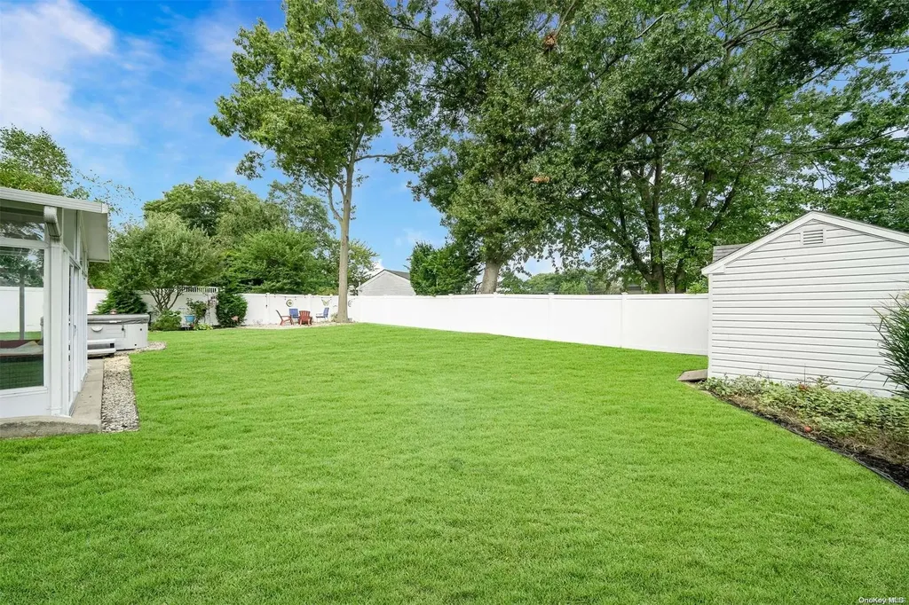 21 Norwalk Lane Selden NY 11784