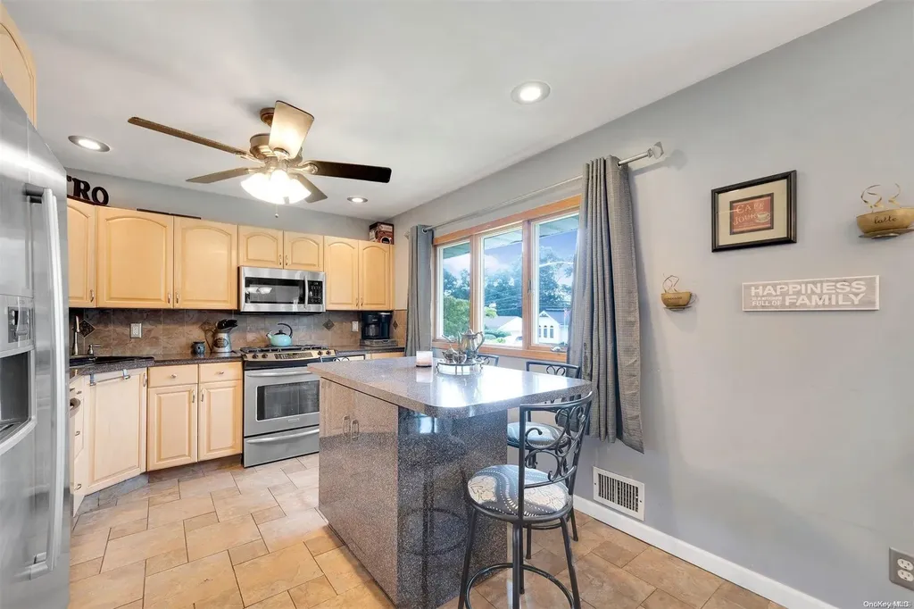 21 Norwalk Lane Selden NY 11784