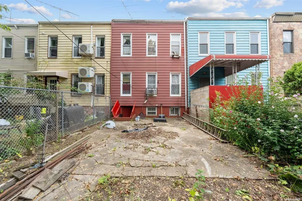 17 Pine Street Brooklyn NY 11208