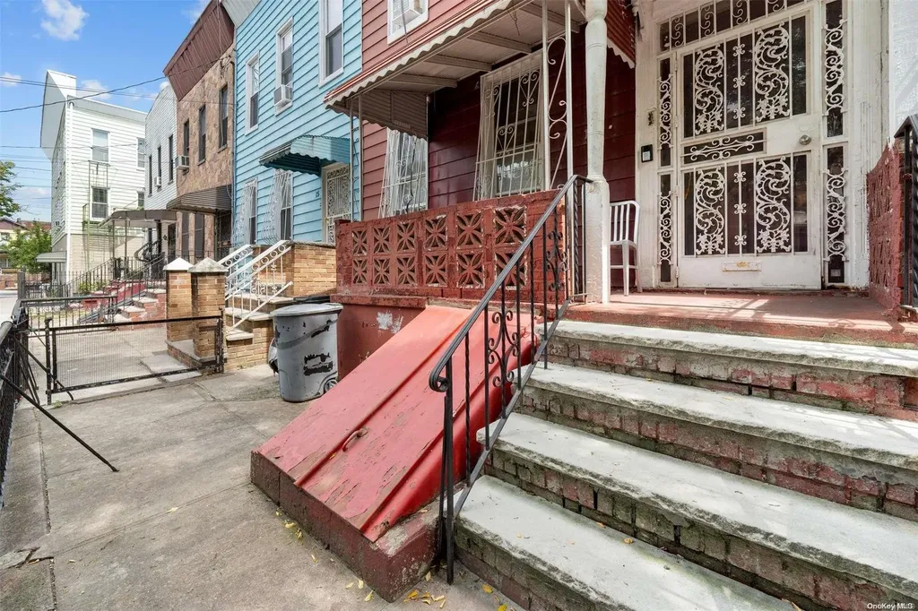 17 Pine Street Brooklyn NY 11208