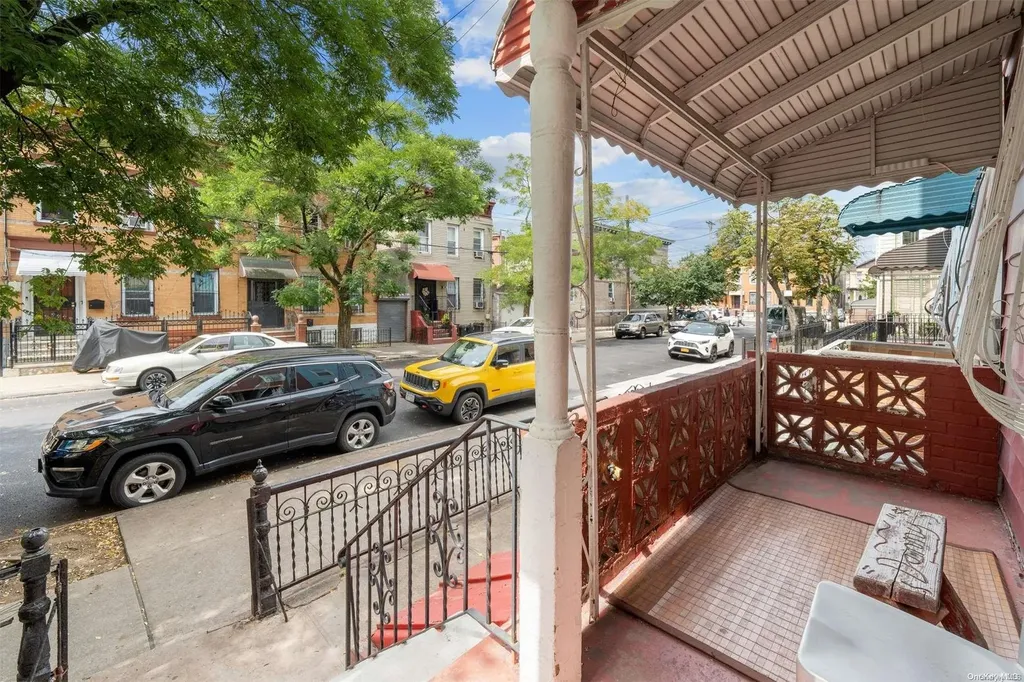 17 Pine Street Brooklyn NY 11208