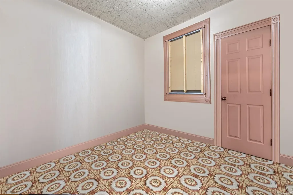 17 Pine Street Brooklyn NY 11208