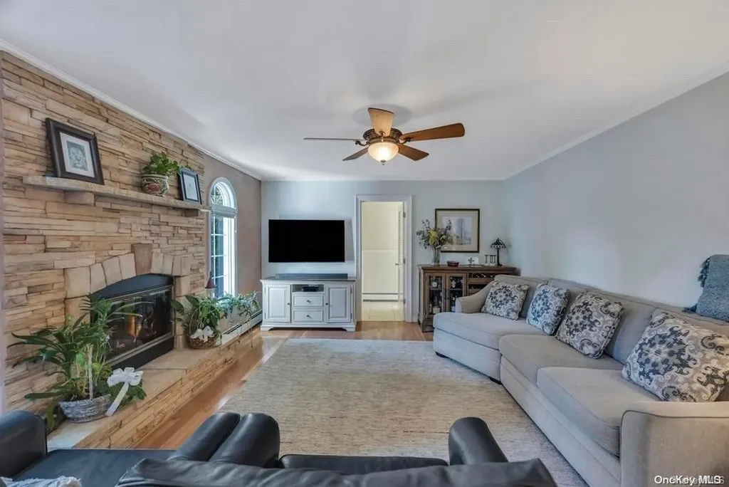 37 View Drive Miller Place NY 11764