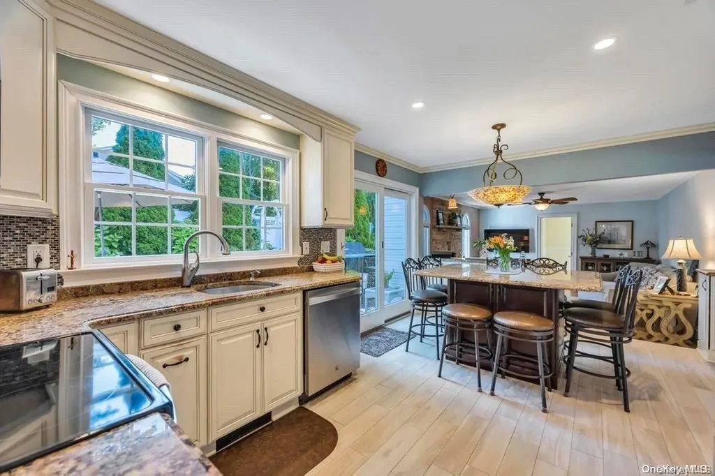 37 View Drive Miller Place NY 11764