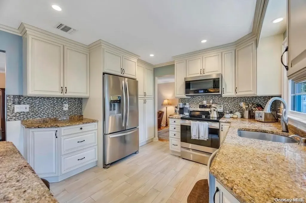 37 View Drive Miller Place NY 11764