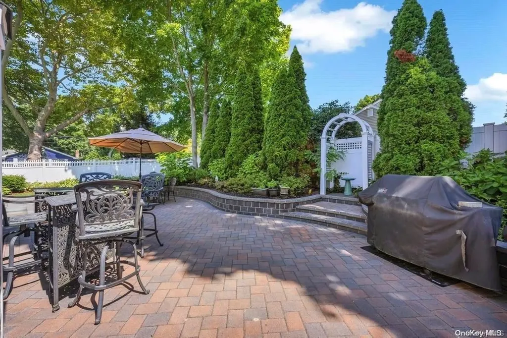 37 View Drive Miller Place NY 11764