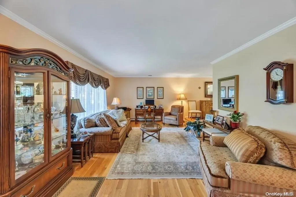 37 View Drive Miller Place NY 11764
