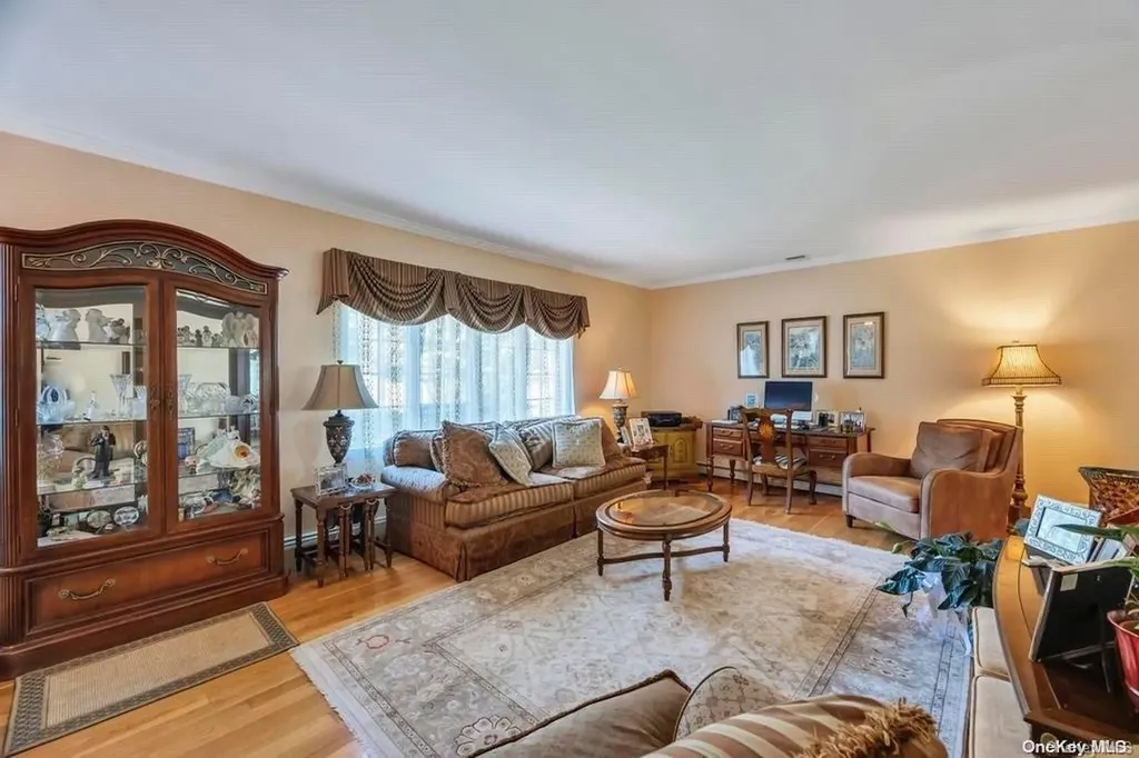 37 View Drive Miller Place NY 11764