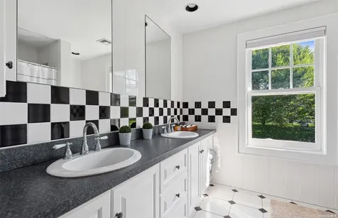 32 Davids Lane East Hampton NY 11937