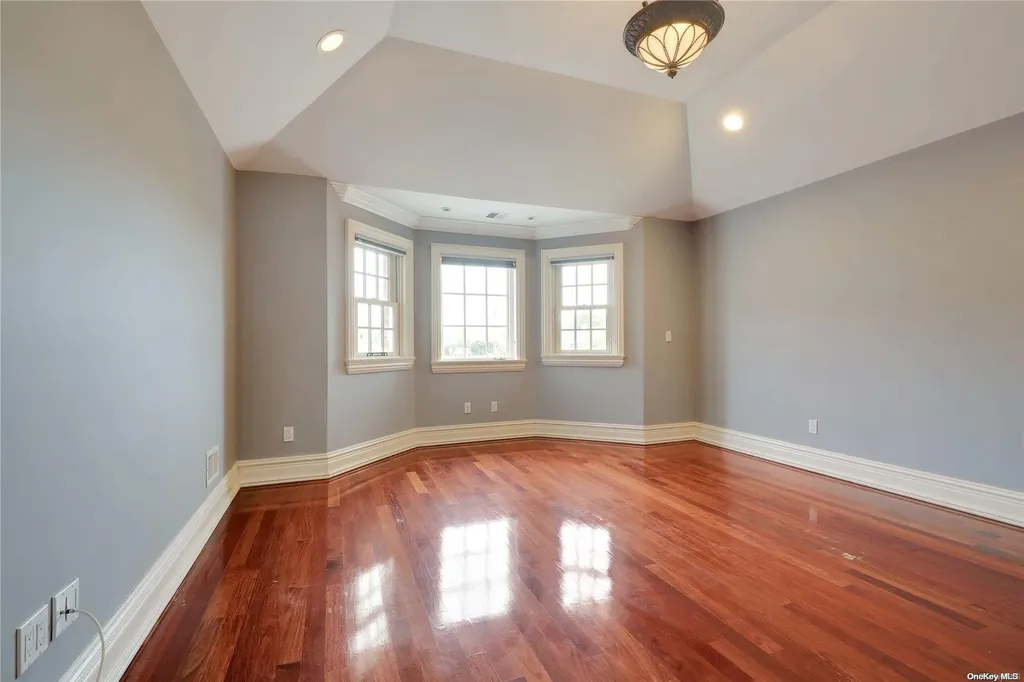 103 Davison Lane W West Islip NY 11795