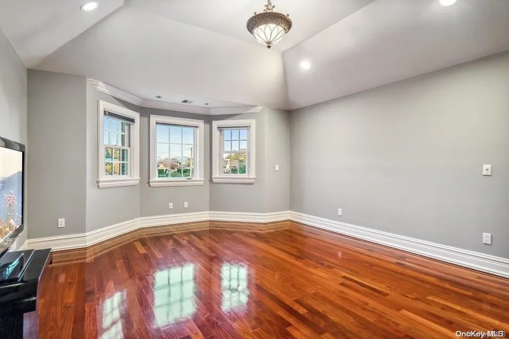 103 Davison Lane W West Islip NY 11795