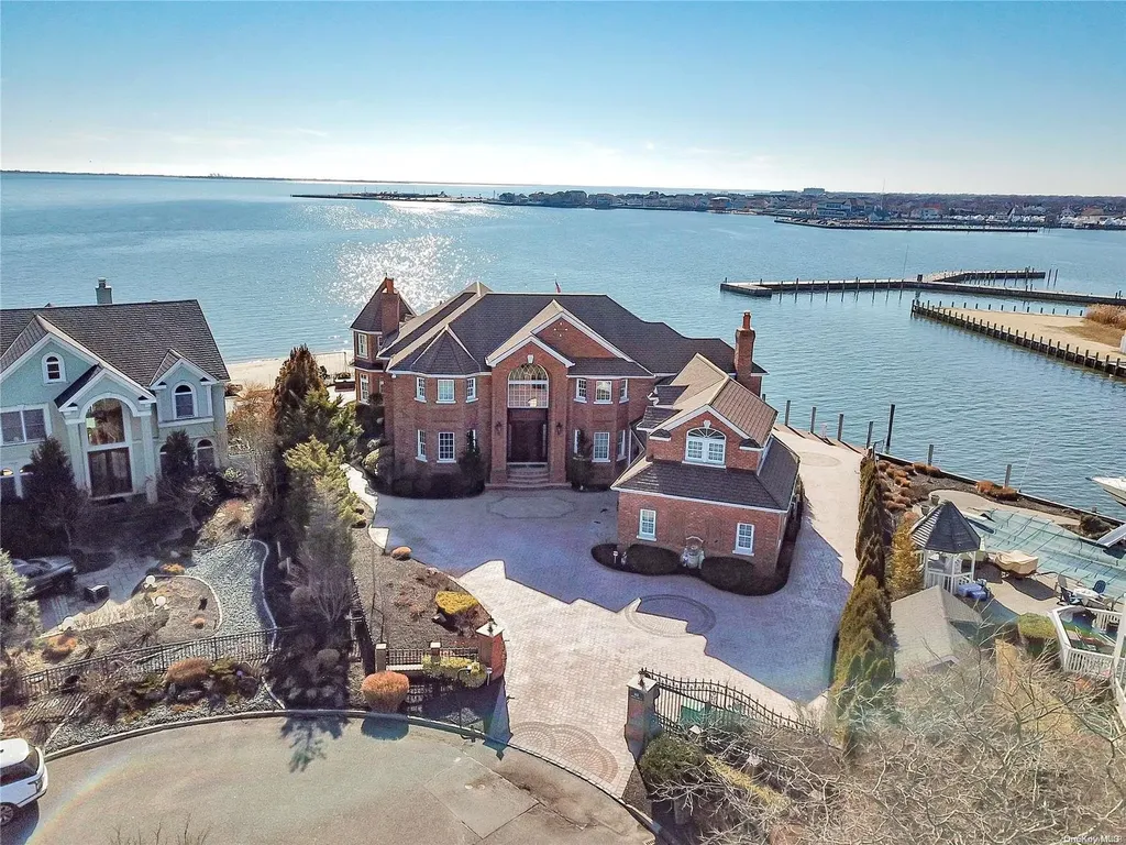 103 Davison Lane W West Islip NY 11795