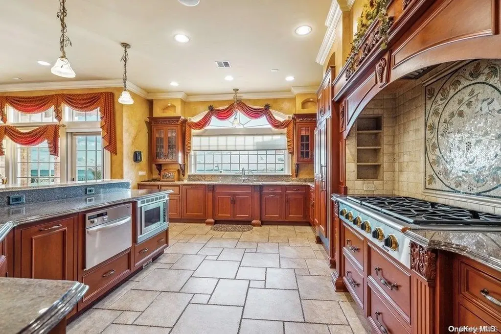103 Davison Lane W West Islip NY 11795