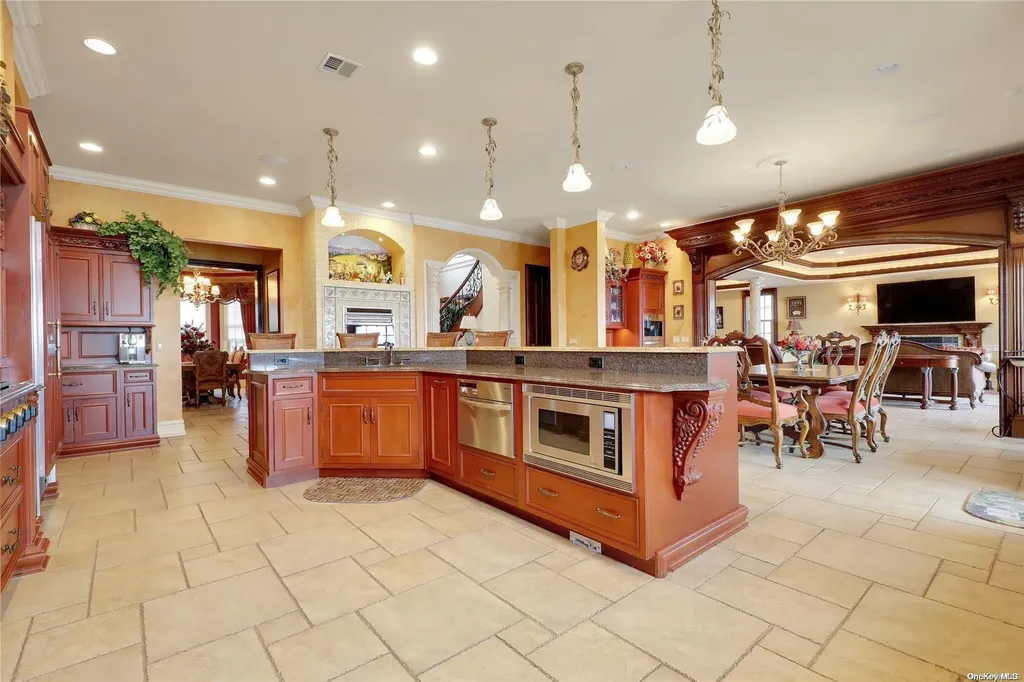 103 Davison Lane W West Islip NY 11795